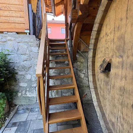 Glamping Medvedjek - Nocitev V Vinskem Sodu Kamp *