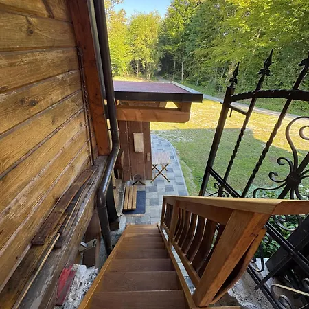 Glamping Medvedjek - Nocitev V Vinskem Sodu *