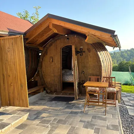 Camping Glamping Medvedjek - Nocitev V Vinskem Sodu *