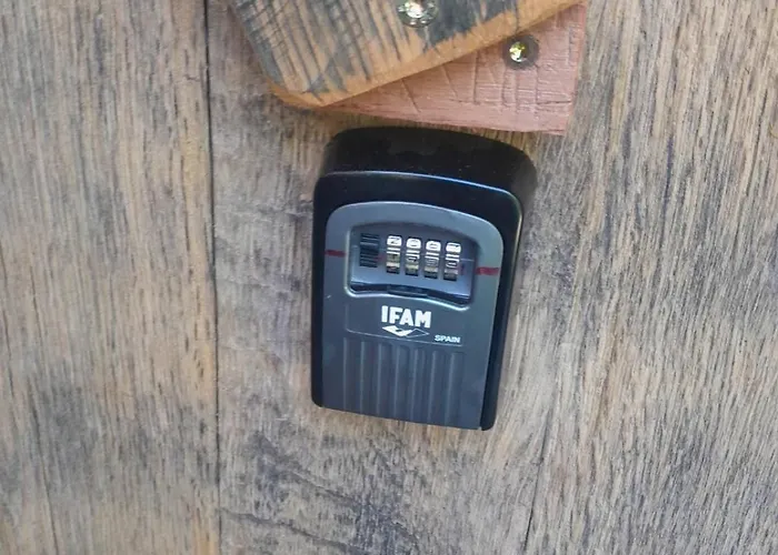 Glamping Medvedjek - Nocitev V Vinskem Sodu *