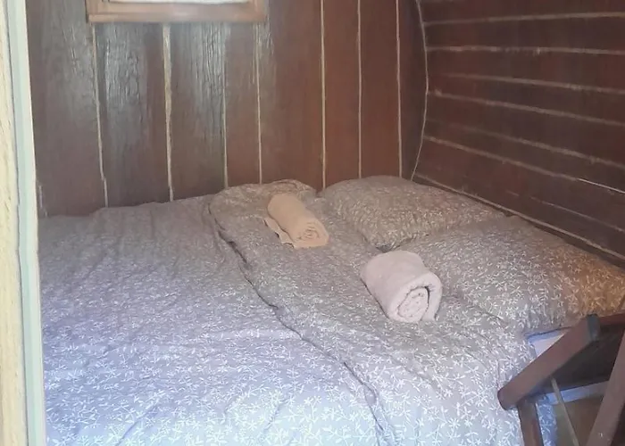 Glamping Medvedjek - Nocitev V Vinskem Sodu *