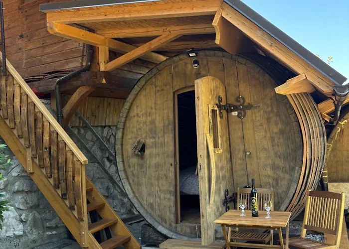 キャンプ場 Glamping Medvedjek - Nocitev V Vinskem Sodu