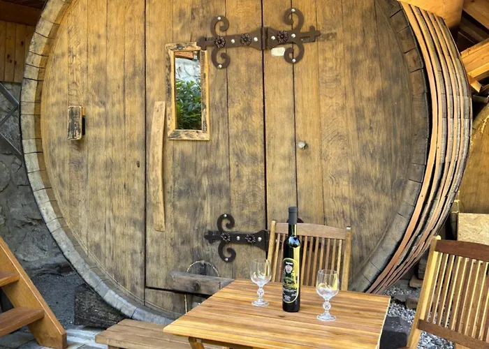 Glamping Medvedjek - Nocitev V Vinskem Sodu Velika Loka